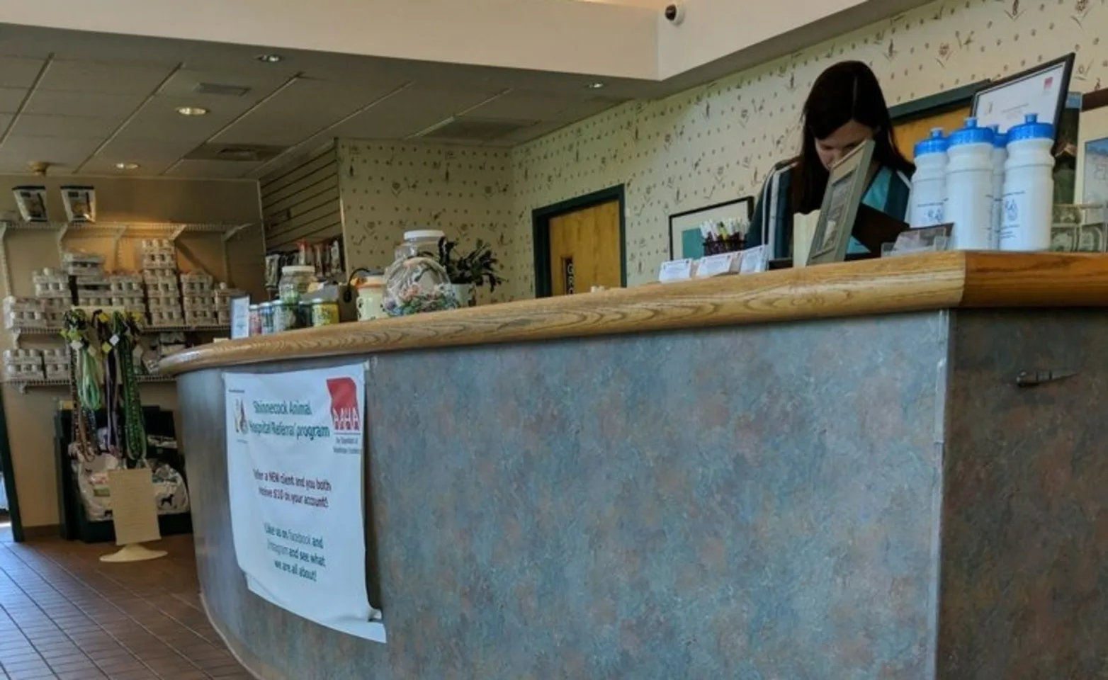 Shinnecock Animal Hospital's reception area where there is staff member ready to greet you at the counter